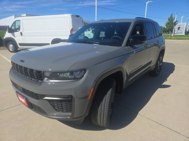 New 2027 Jeep Grand Cherokee Limited AWD/4WD image 3