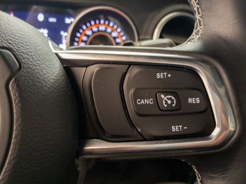 Used 2018 Jeep Wrangler Unlimited Sahara w/ Quick Order Package 24M Moab image 26