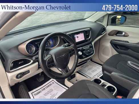 Used 2022 Chrysler Voyager LX image 10