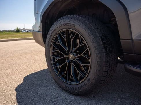 Used 2024 Lexus GX 550 AWD/4WD image 11