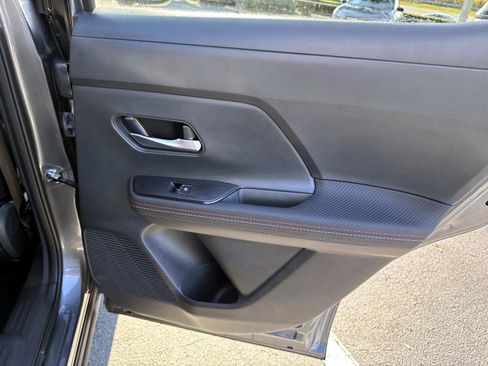 Used 2025 Nissan Kicks SR image 16