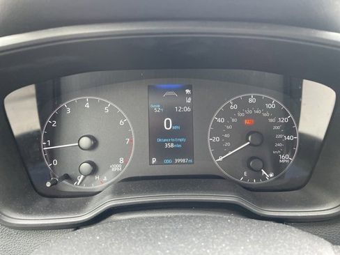 Used 2024 Toyota Corolla LE image 6