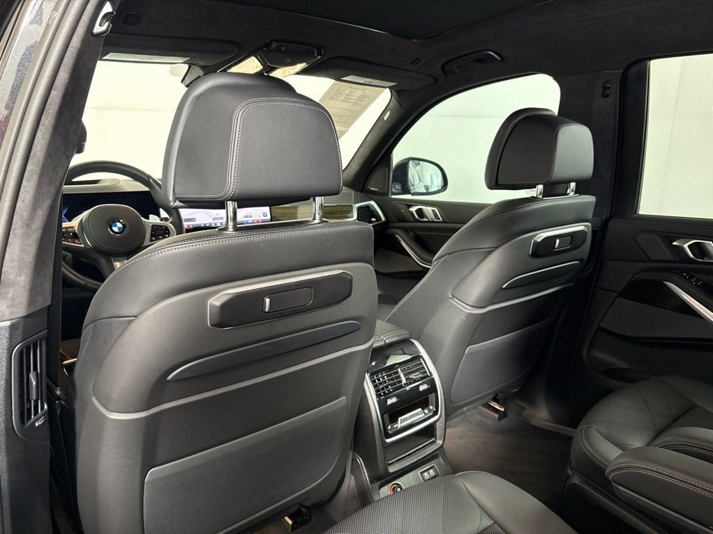 Certified 2026 BMW X7 xDrive40i w/ M Sport Package AWD/4WD image 31