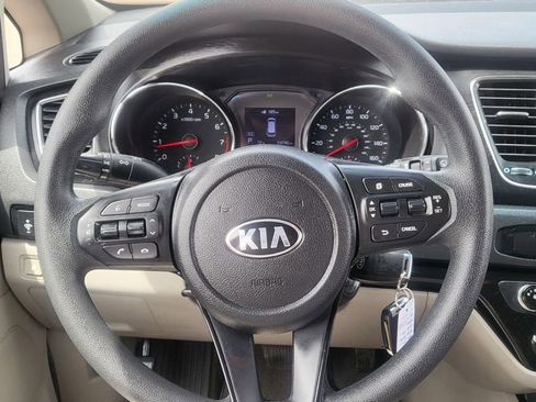 Used 2019 Kia Sedona LX FWD image 29