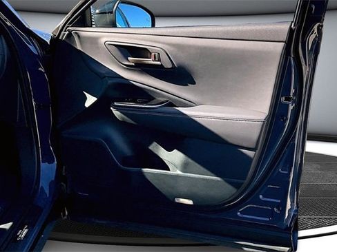 Used 2025 Toyota Crown Signia image 28