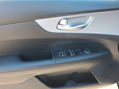 Used 2023 Kia Forte LXS image 8