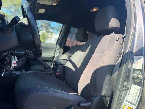 Used 2017 Toyota Tacoma SR AWD/4WD image 15