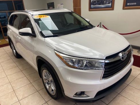 Used 2016 Toyota Highlander Limited AWD/4WD image 3