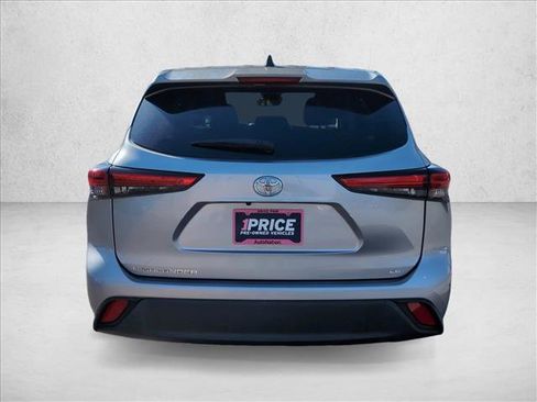 Used 2022 Toyota Highlander LE image 6