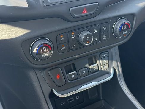 Used 2021 GMC Terrain SLE w/ Driver Convenience Package FWD image 26