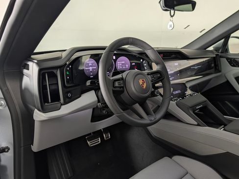 New 2026 Porsche Cayenne Electric AWD/4WD image 4