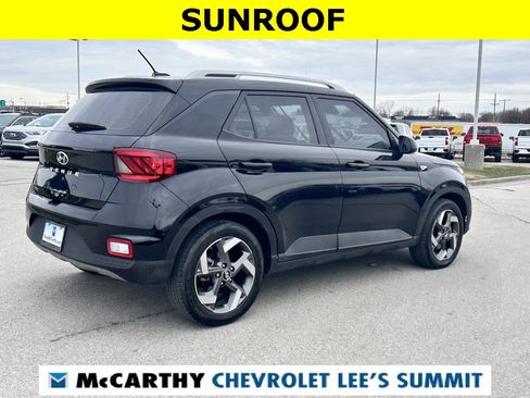 Used 2024 Hyundai Venue SEL image 14