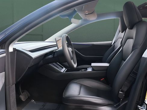 Used 2026 Tesla Model Y Long Range RWD image 21
