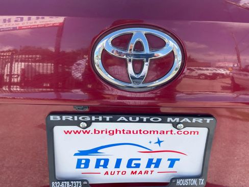 Used 2022 Toyota Highlander XLE image 12