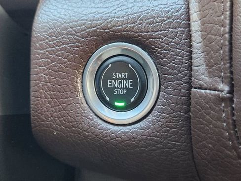 Used 2022 GMC Yukon XL Denali AWD/4WD image 19