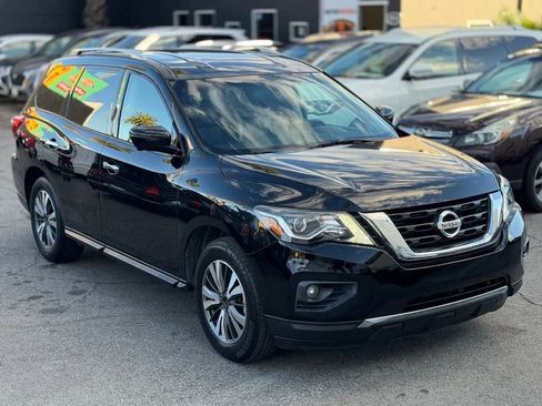Used 2017 Nissan Pathfinder SL image 3