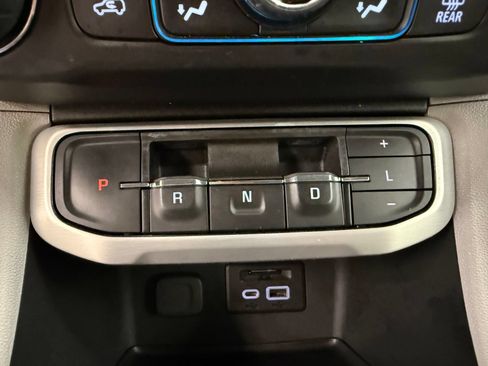Used 2023 GMC Acadia SLT AWD/4WD image 15