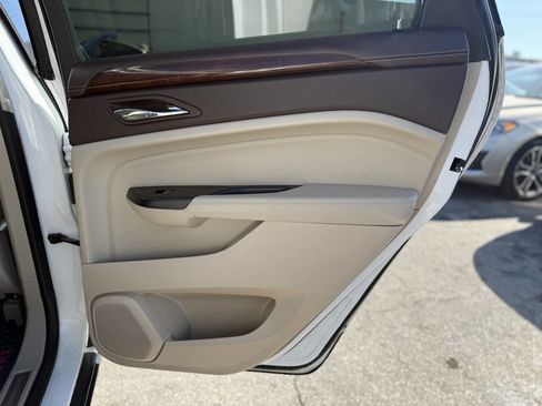 Used 2014 Cadillac SRX Luxury image 24