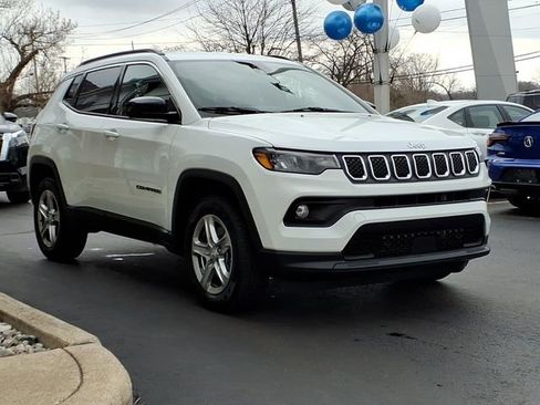 Used 2024 Jeep Compass Latitude image 19