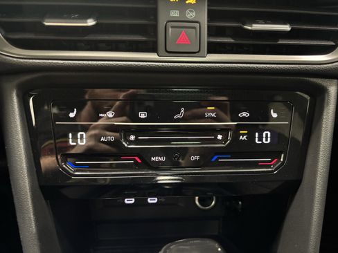 New 2025 Volkswagen Taos SE image 18