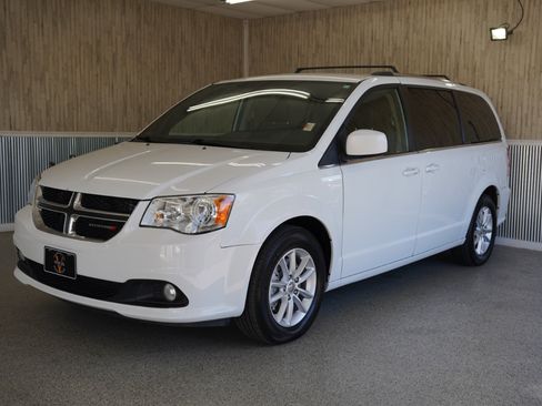Used 2018 Dodge Grand Caravan SXT image 4
