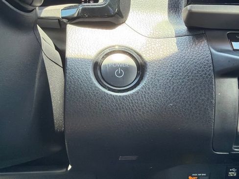 Used 2025 Toyota Camry SE FWD image 15