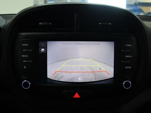 Used 2025 Kia Soul LX w/ LX Technology Package FWD image 19