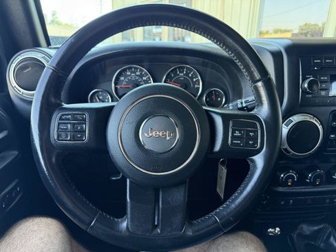 Used 2017 Jeep Wrangler Unlimited Rubicon w/ Cold Weather Group AWD/4WD image 21