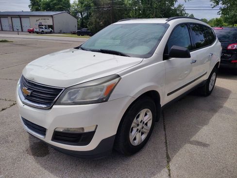 Used 2014 Chevrolet Traverse LS FWD image 1
