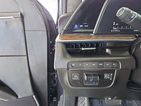 Certified 2023 Cadillac Escalade Premium Luxury Platinum image 18