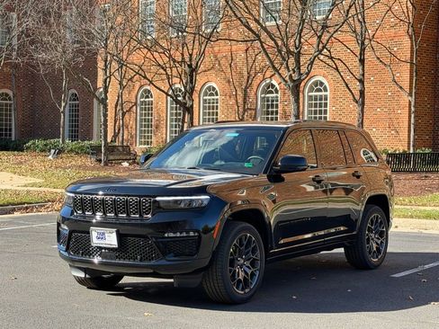 New 2025 Jeep Grand Cherokee Summit image 3