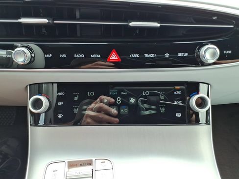 New 2026 Genesis GV70 2.5T Advanced AWD/4WD image 21