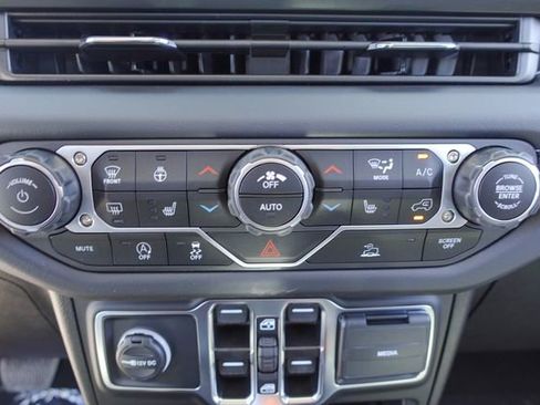 New 2025 Jeep Gladiator Sport image 23