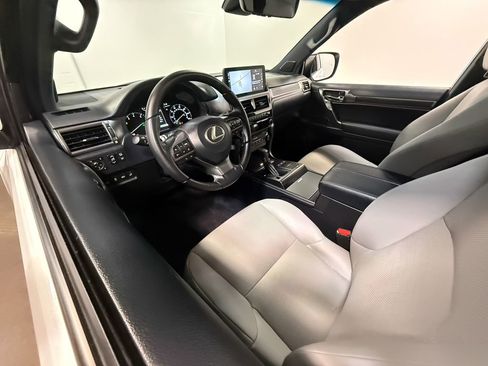 Used 2023 Lexus GX 460 image 57