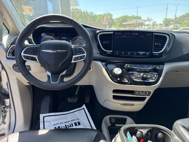 Used 2024 Chrysler Pacifica Touring-L FWD image 22