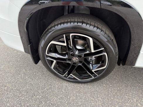 New 2026 Volkswagen Tiguan SEL R-Line AWD/4WD image 23