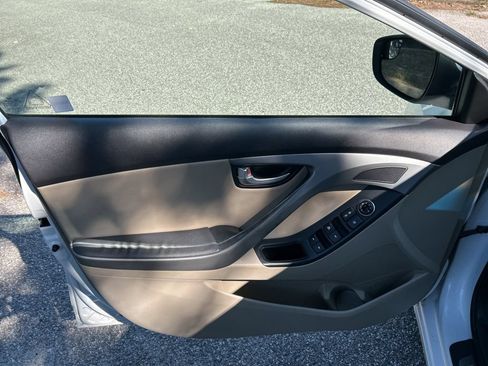 Used 2014 Hyundai Elantra Limited FWD image 13