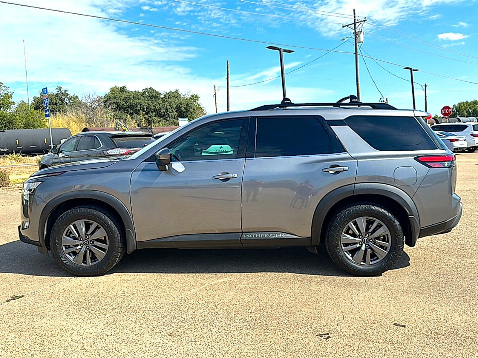 Used 2022 Nissan Pathfinder SV FWD image 5