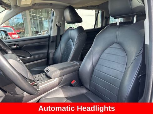 Used 2020 Toyota Highlander XLE image 12