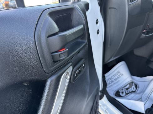 Used 2012 Jeep Wrangler Unlimited Sahara w/ Connectivity Group image 10