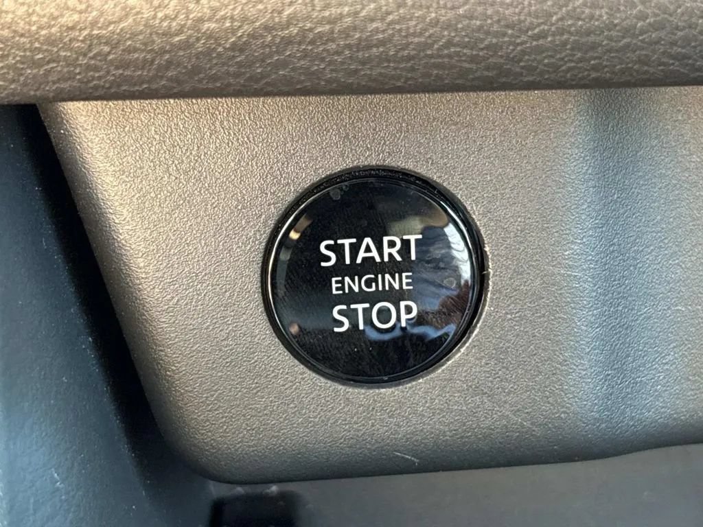 Used 2025 Nissan Rogue S FWD image 29