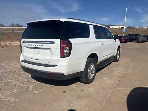 Used 2024 Chevrolet Suburban LT RWD image 7