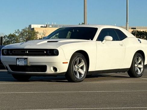 Used 2016 Dodge Challenger SXT image 8