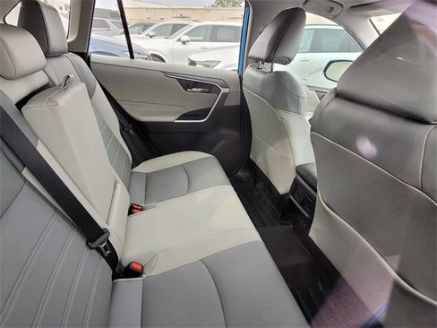 Used 2021 Toyota RAV4 XLE Premium image 8