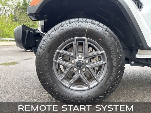 Used 2024 Jeep Gladiator Sport AWD/4WD image 11