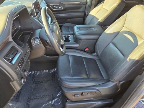 Used 2024 Chevrolet Suburban LT image 9