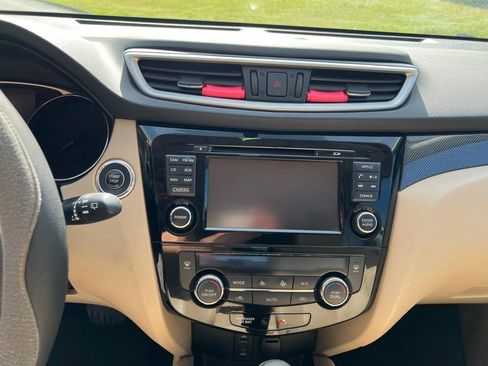 Used 2016 Nissan Rogue SL w/ SL Premium Package FWD image 25