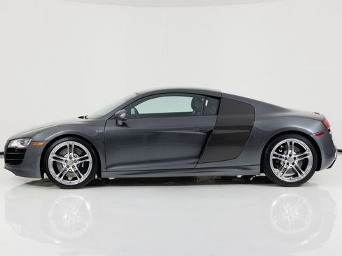 Used 2011 Audi R8 V10 AWD/4WD image 6