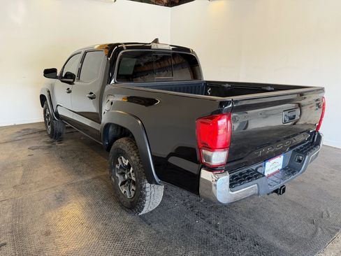 Used 2017 Toyota Tacoma TRD Off-Road w/ Tow Package (A/T) AWD/4WD image 5