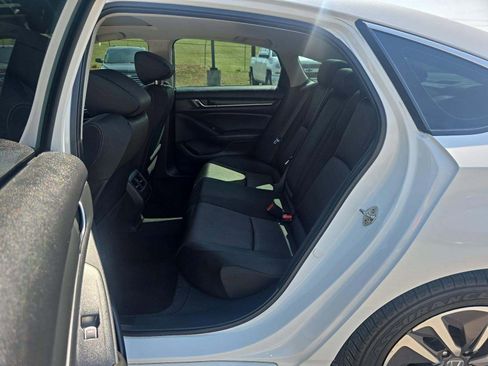 Used 2019 Honda Accord EX image 9